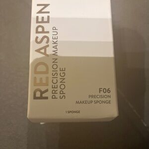 NWT in the box Precision Makeup Sponge